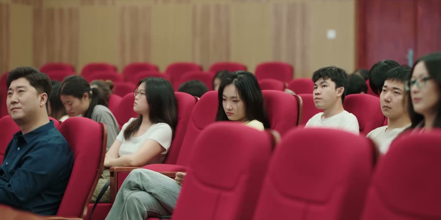 好绝啊 她跟没事的人一样