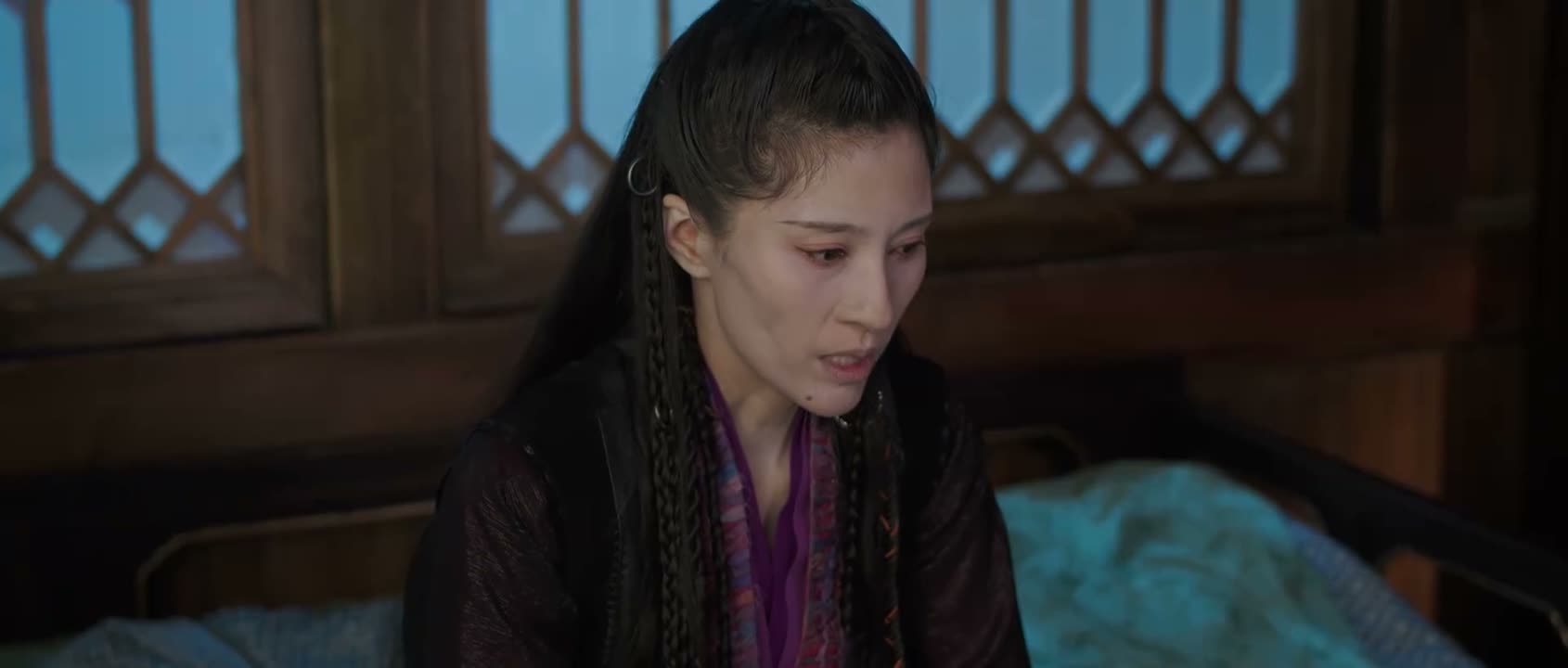 没想到屋里还有其他人