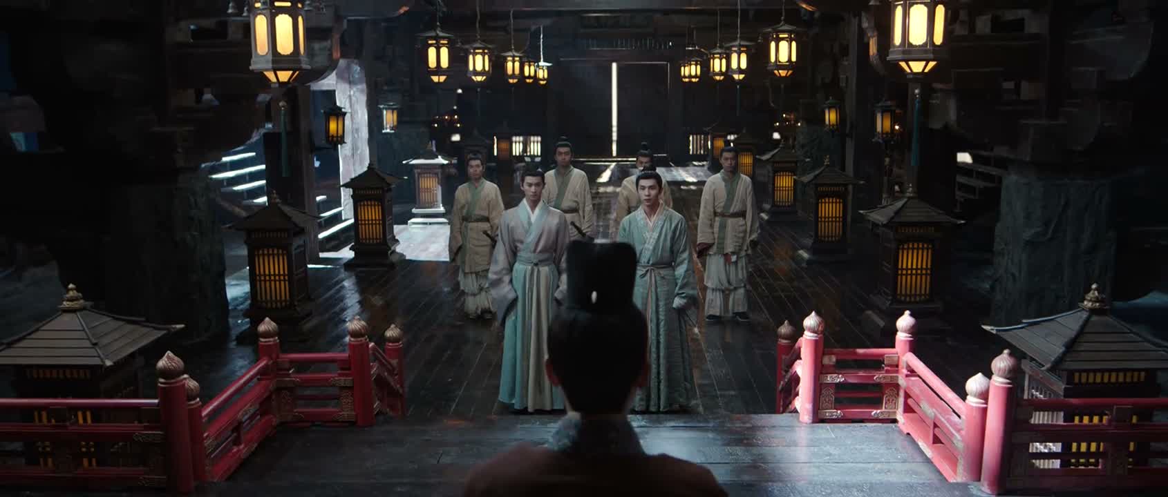 突然发了疯似地攻击他们