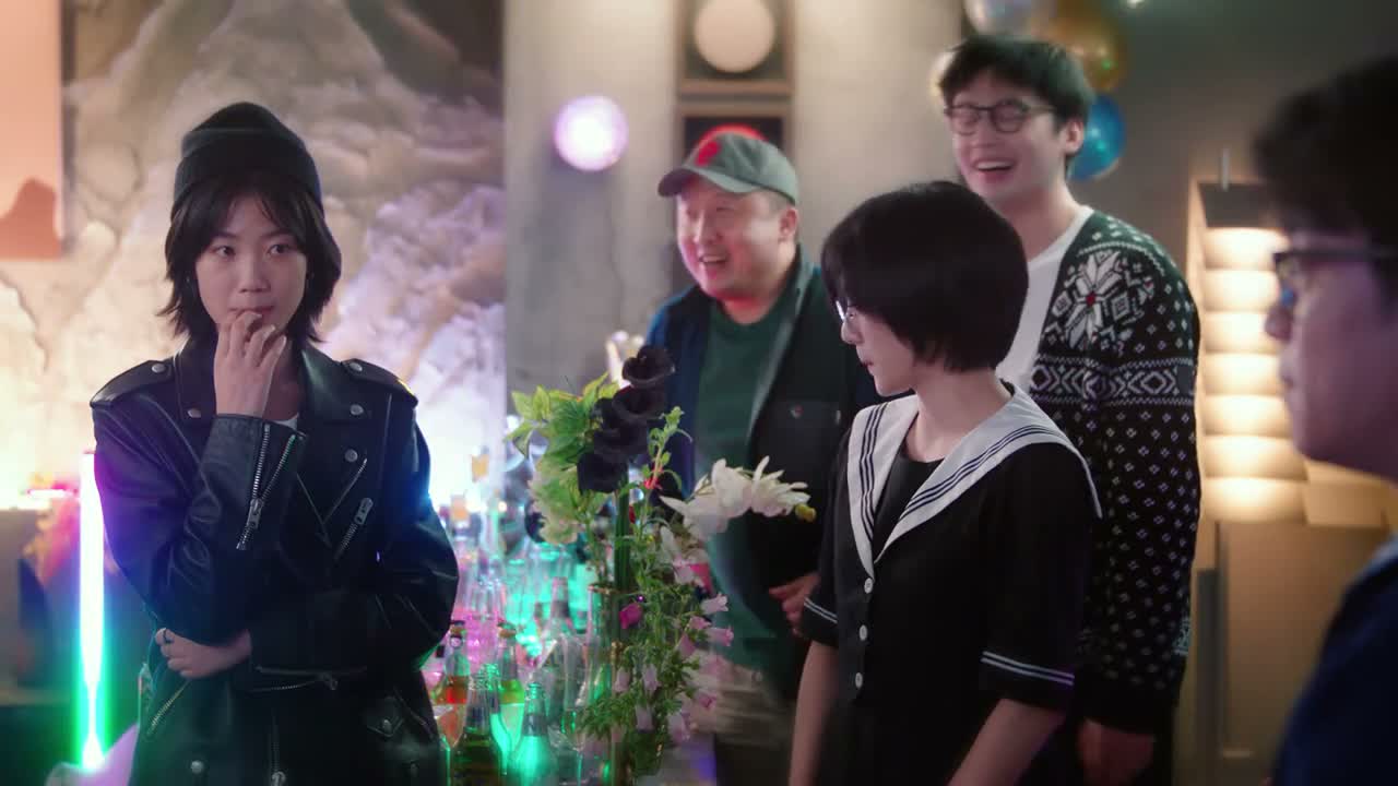 不过说真的 黄哥 你都有那么漂亮的女朋友了