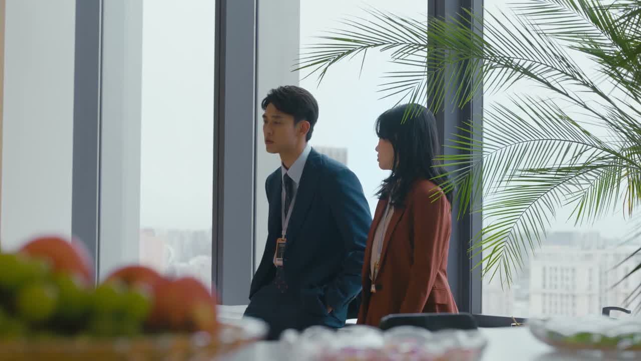 孔鹏只会拿工作来压我