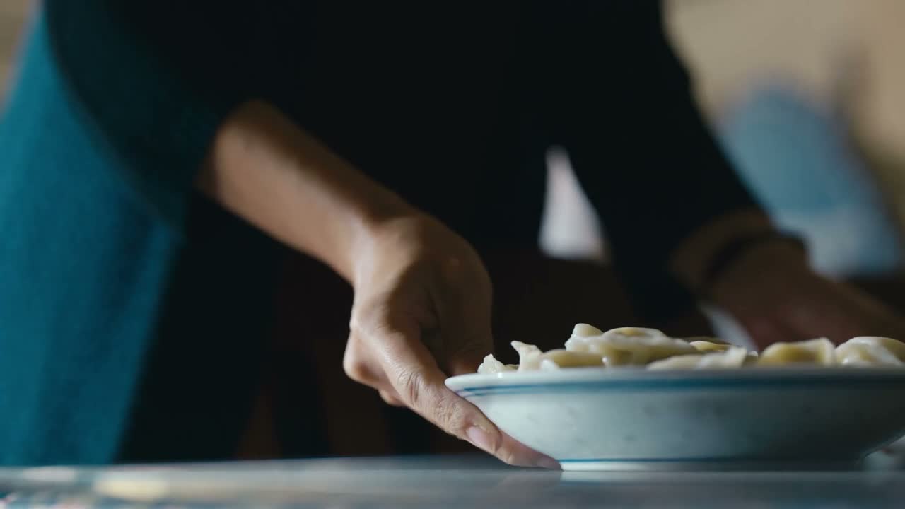 是不是 实在不行咱打地铺