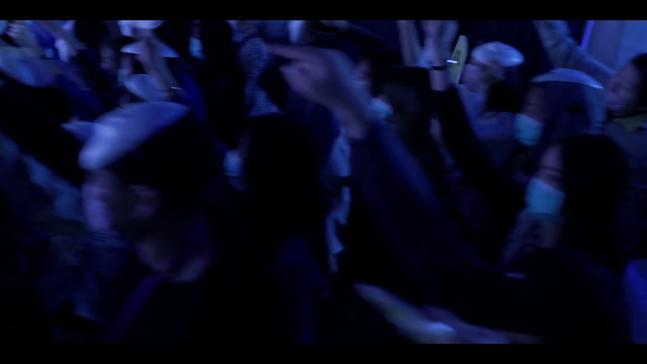 臭不要脸的!给我出来!
