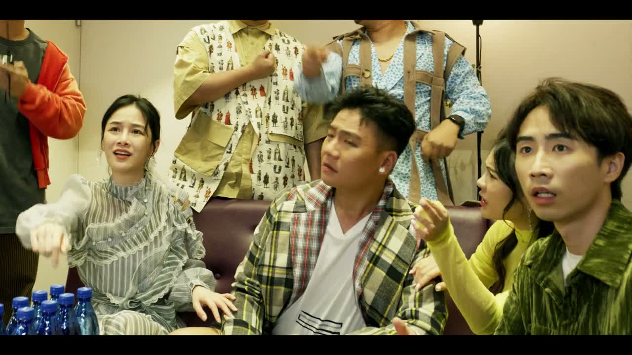 - 这样可以吗? - 这是警察要他说的吗?