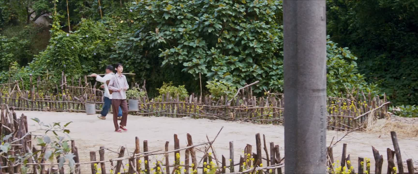 你俩走慢点不行吗