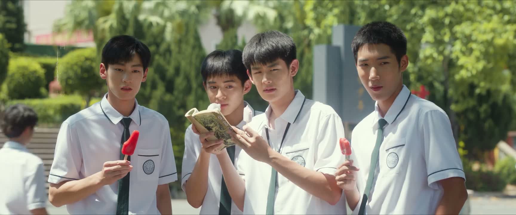 我看他是脑子有点问题吧 你管他干嘛