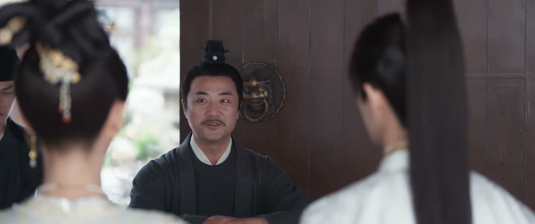 什么风把二位给吹过来了