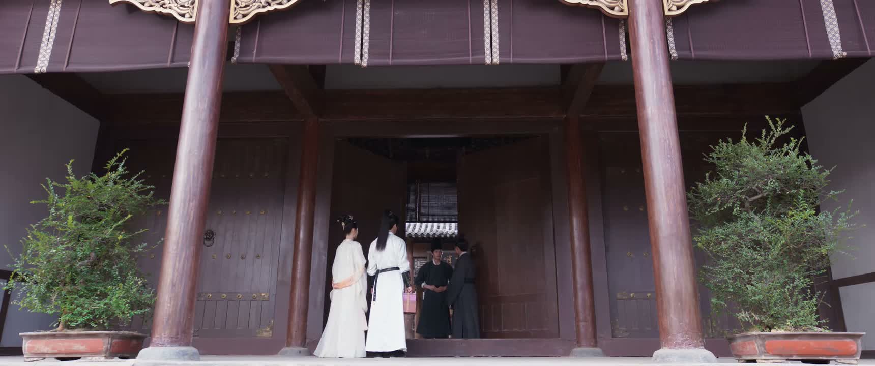 说景少卿和景少夫人来了