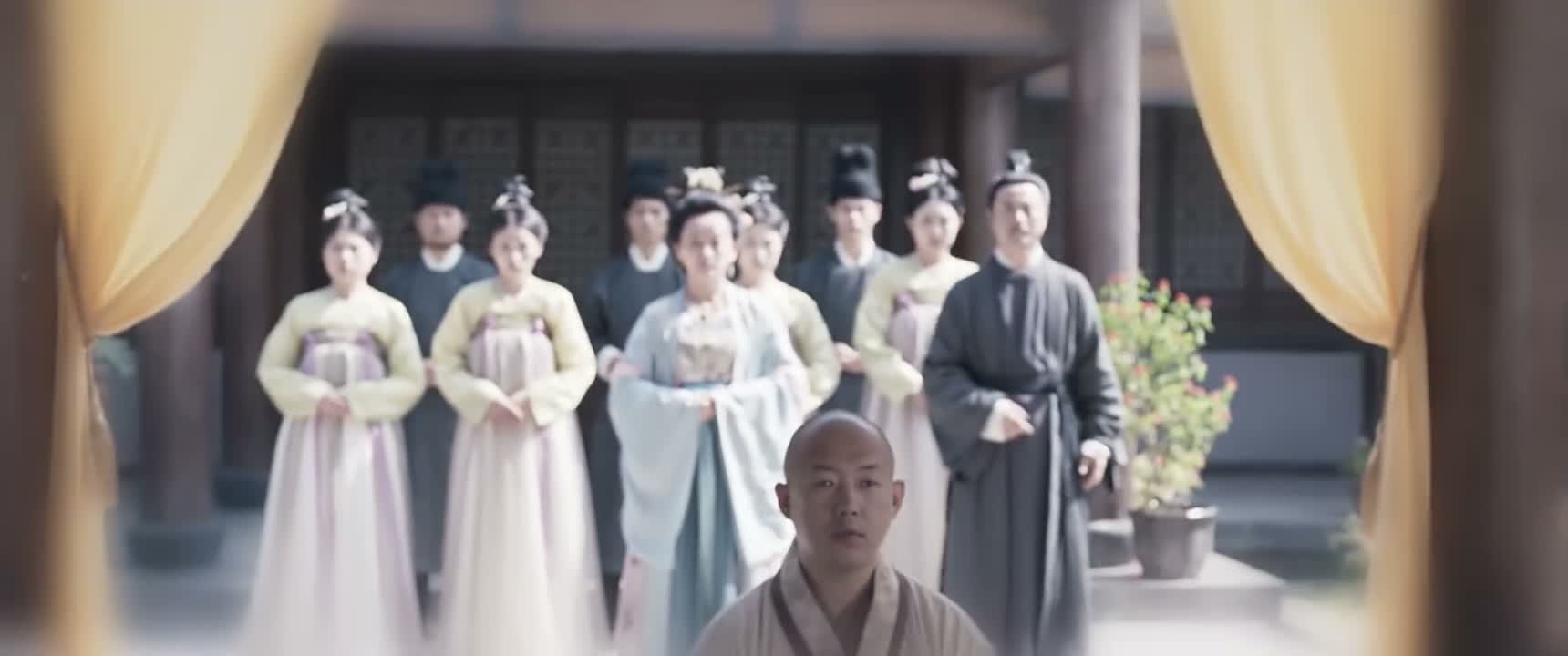 直挺挺地轰然倒地