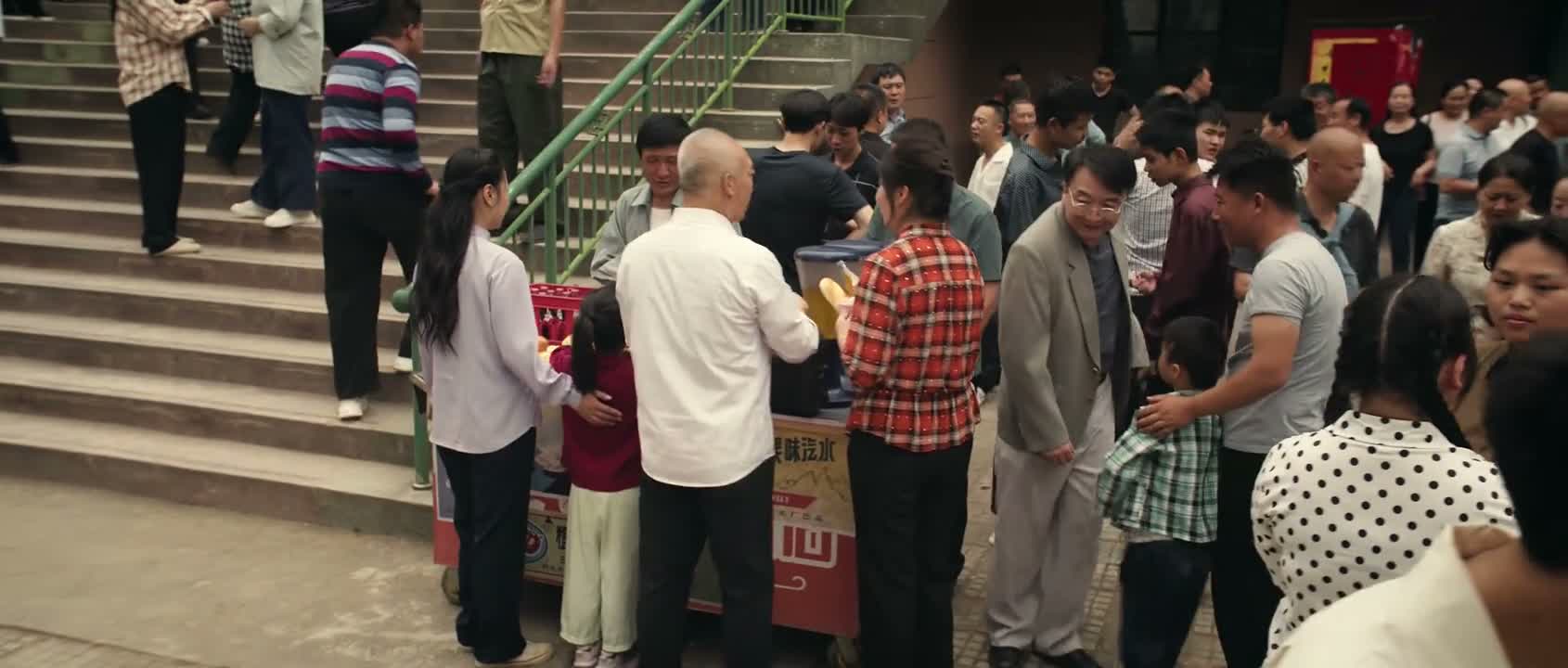 走 不要急啊 把票拿好啊