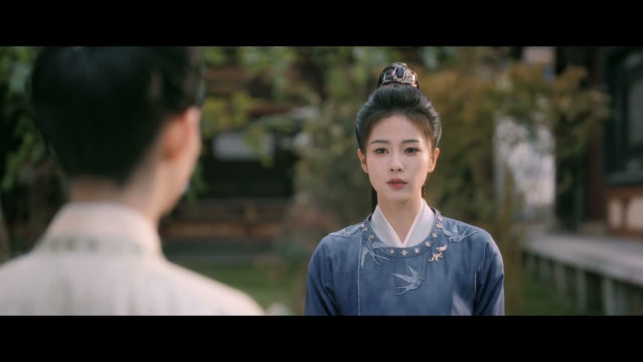 寒冬腊月 她的衣衫过于单薄了