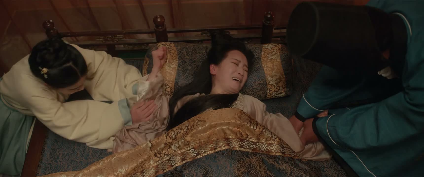 愣着干啥 快来帮忙啊