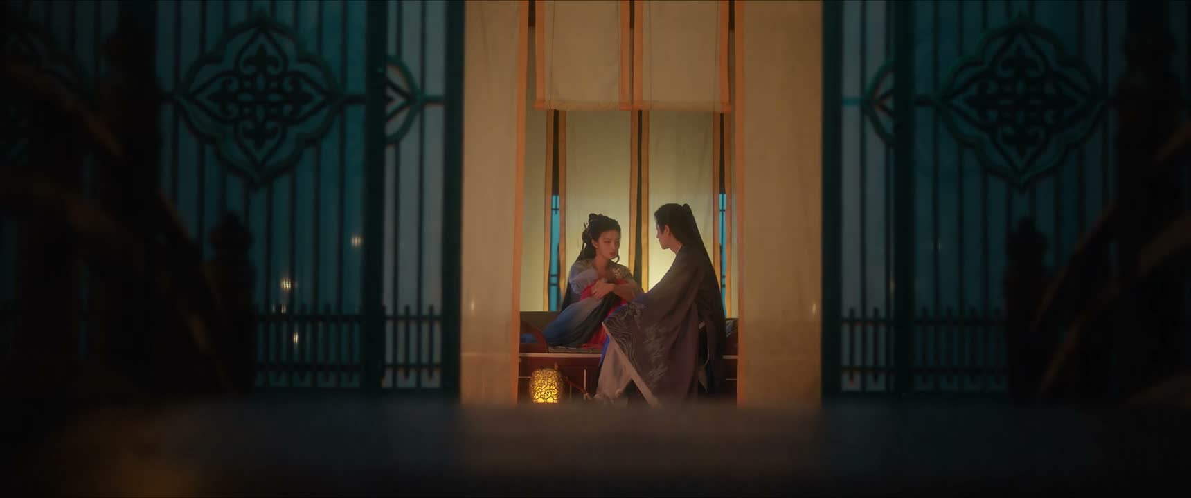 全府上下都躲得远远的