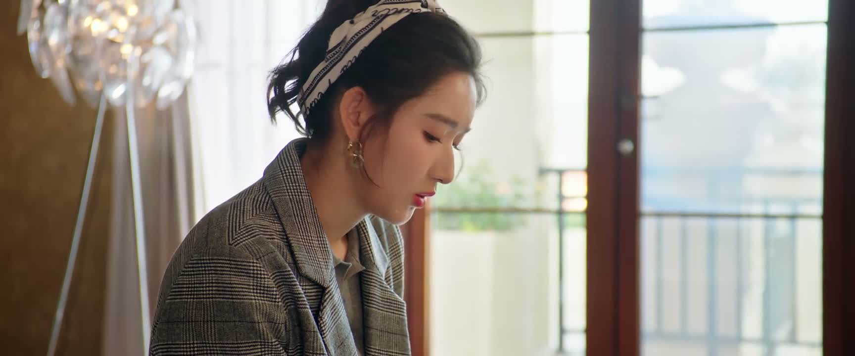 我在想 要不还是送你去医院吧