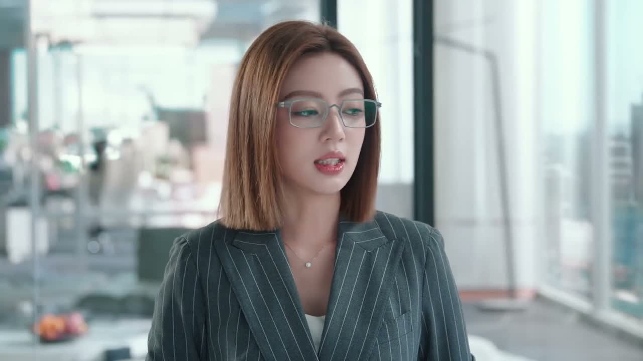 但他特地叮嘱我 让你们不要去医院