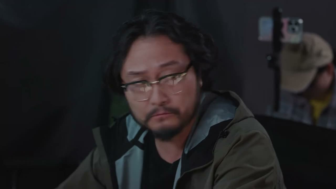 你坐一会啊 我去个洗手间