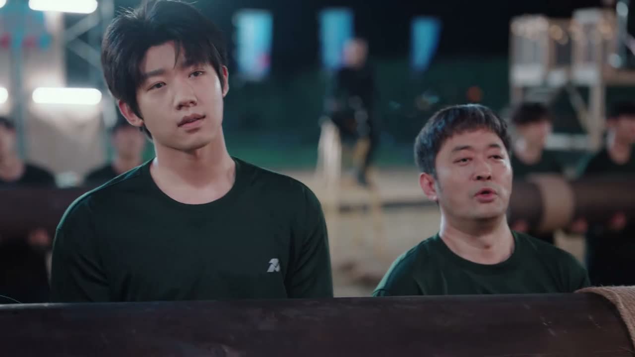我觉得咱得演像点啊 你看看那边