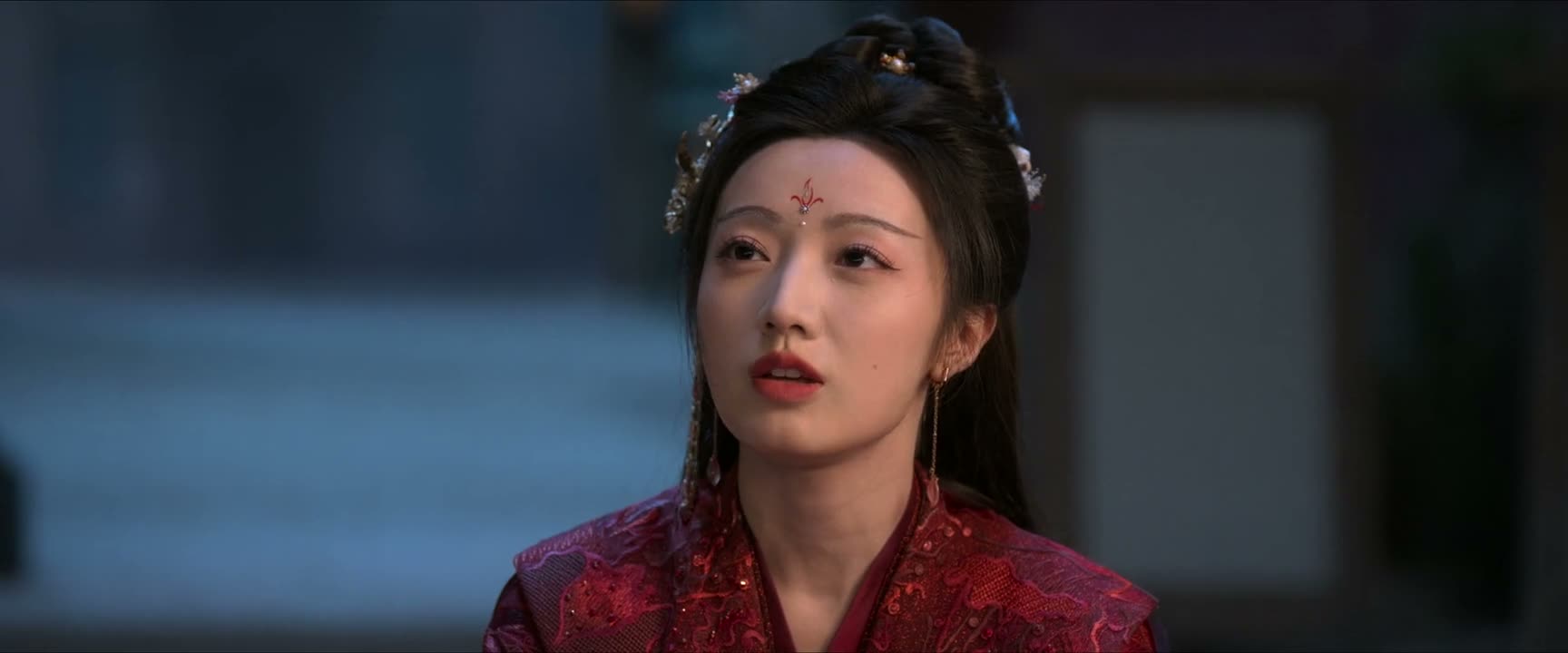 有一轮又圆又大的月亮