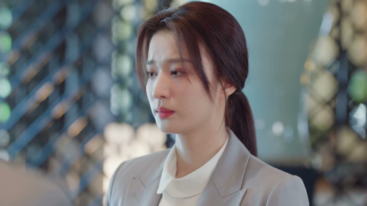 把她未婚夫的公司往死里推