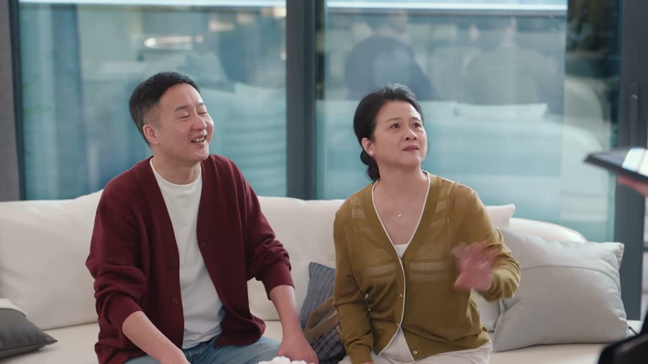 妈什么想法都没有 我就觉得你 那么辛苦
