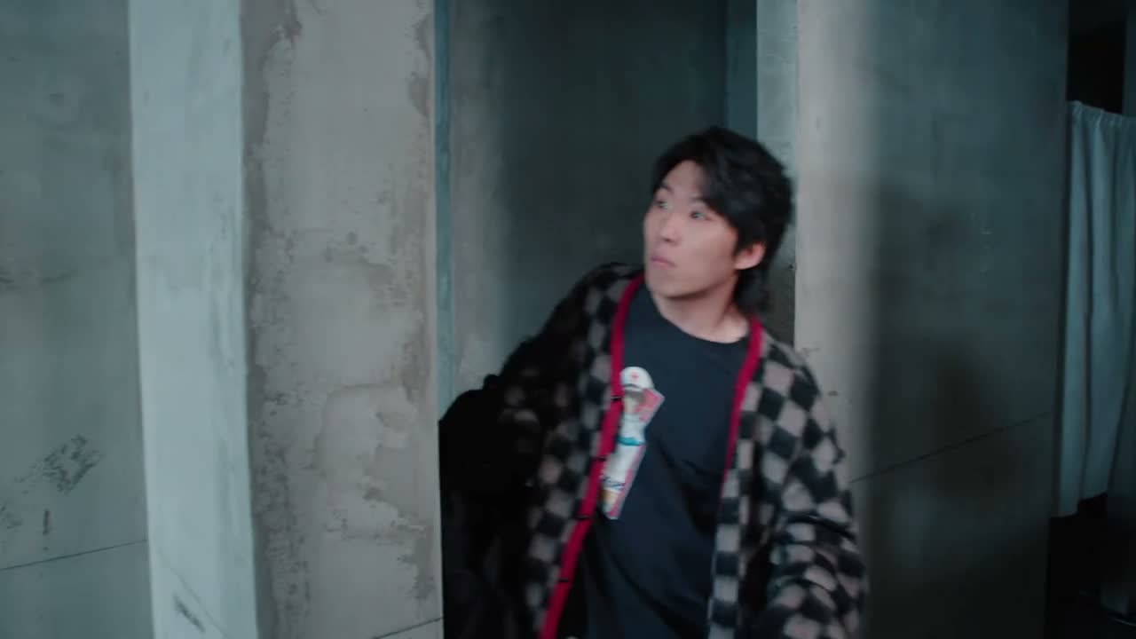 妈呀 客厅也没装好呢