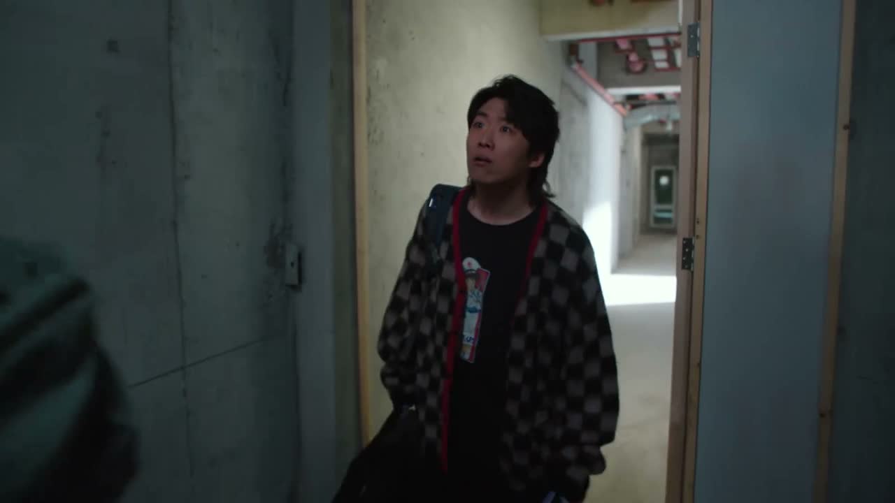 你这走廊也没装好呢 你着啥急搬哪