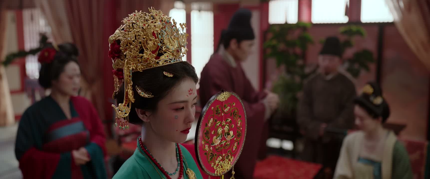 殿下为何还未到 可不要误了吉时啊