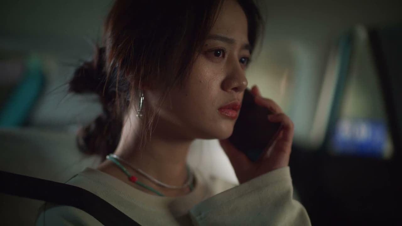 没事 嫂子 他在公司加班呢