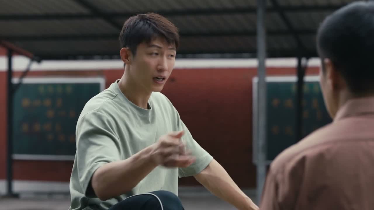 因为我家书报摊杵在那儿呢