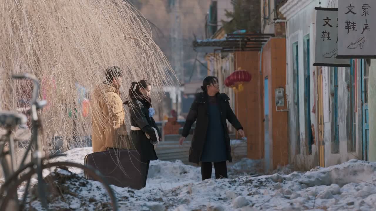 二文子 把那白皮鞋拿来