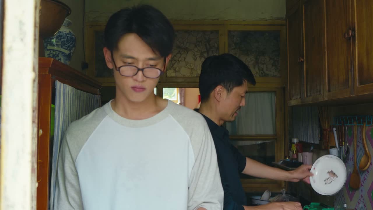 欠的钱到现在还没还完呢