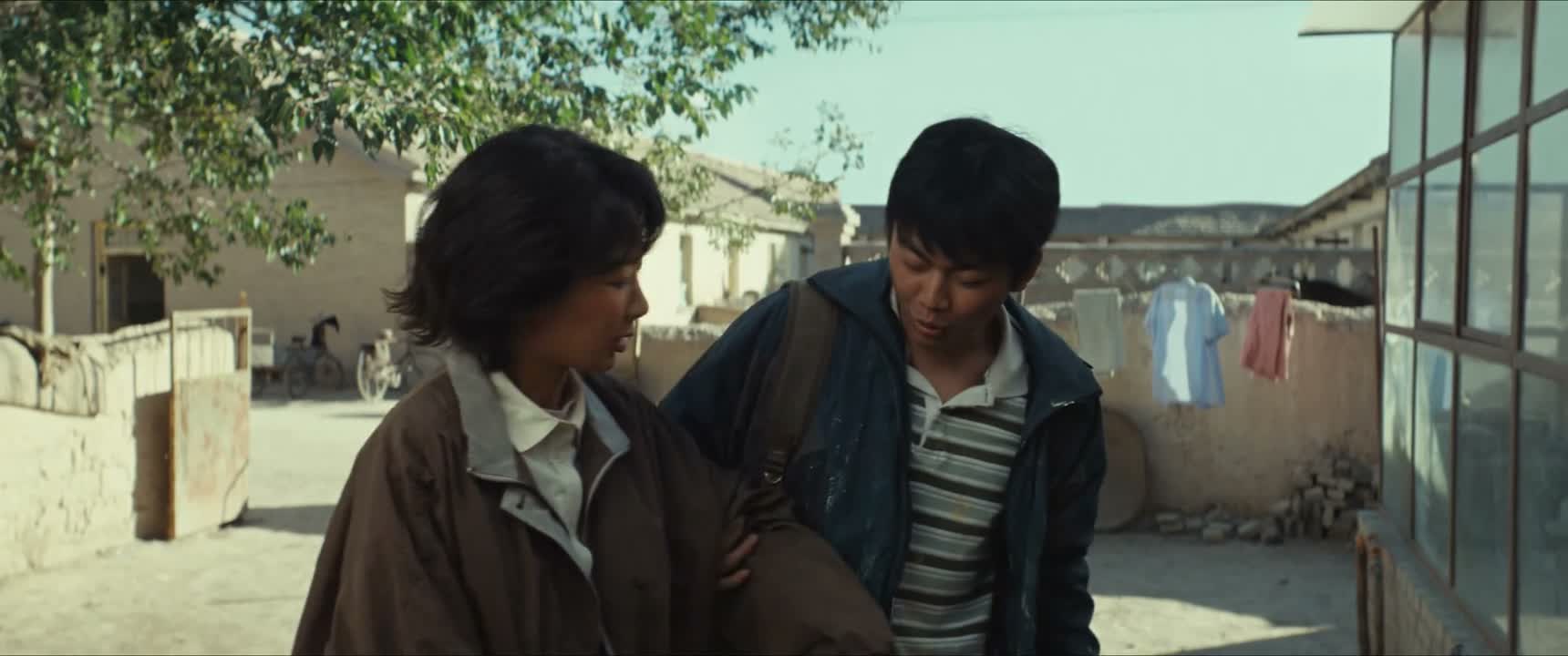 腿都瘸了 都还不 扶着