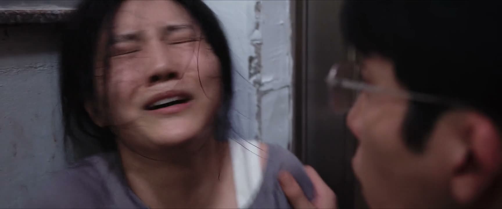 你听我说 你冷静点