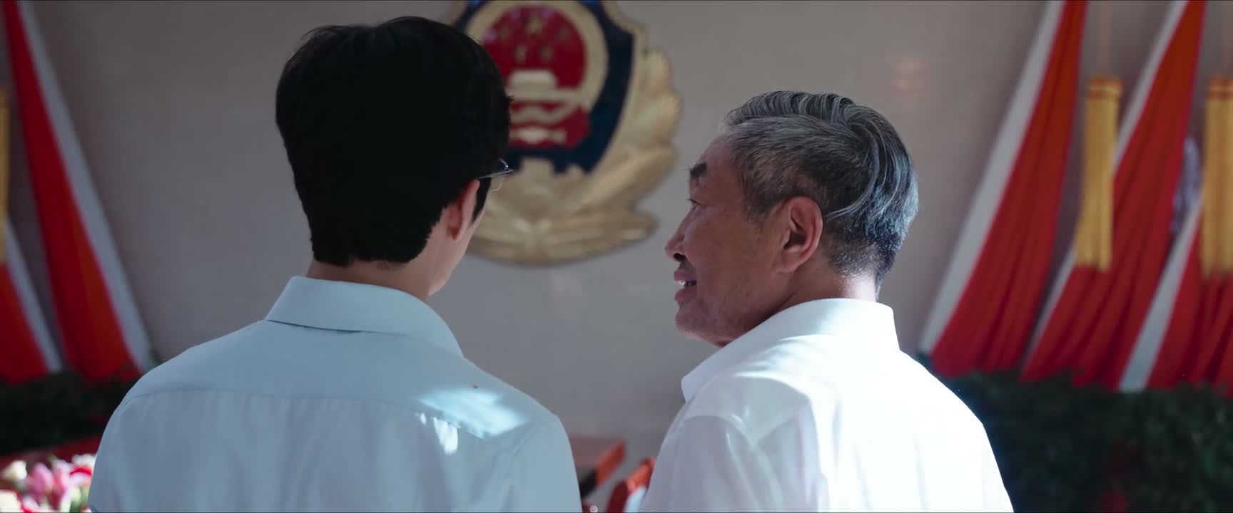这个人跟戚严脱不了干系
