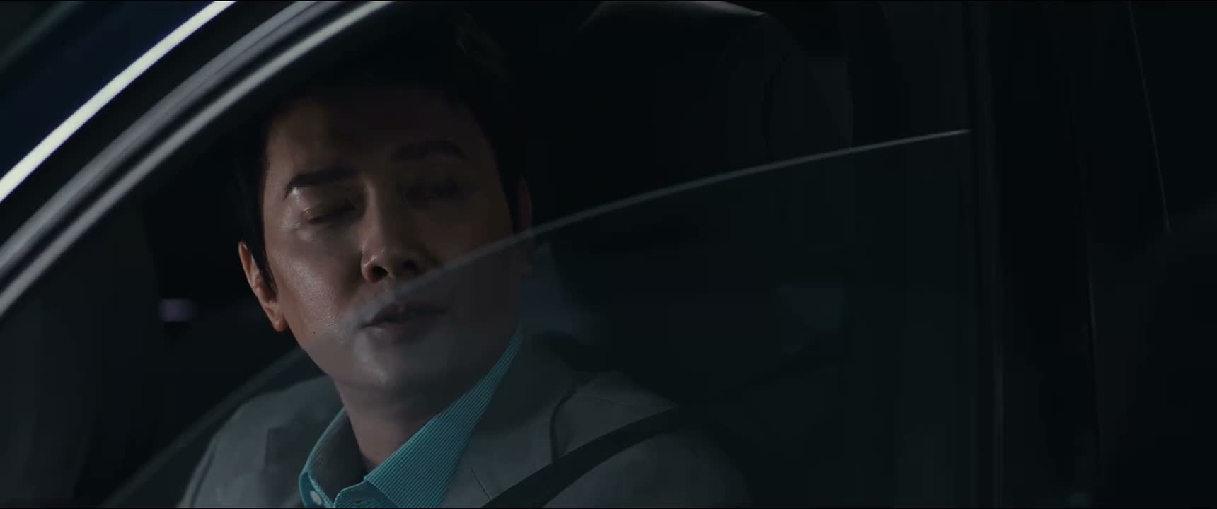 说服你当她的眼线的