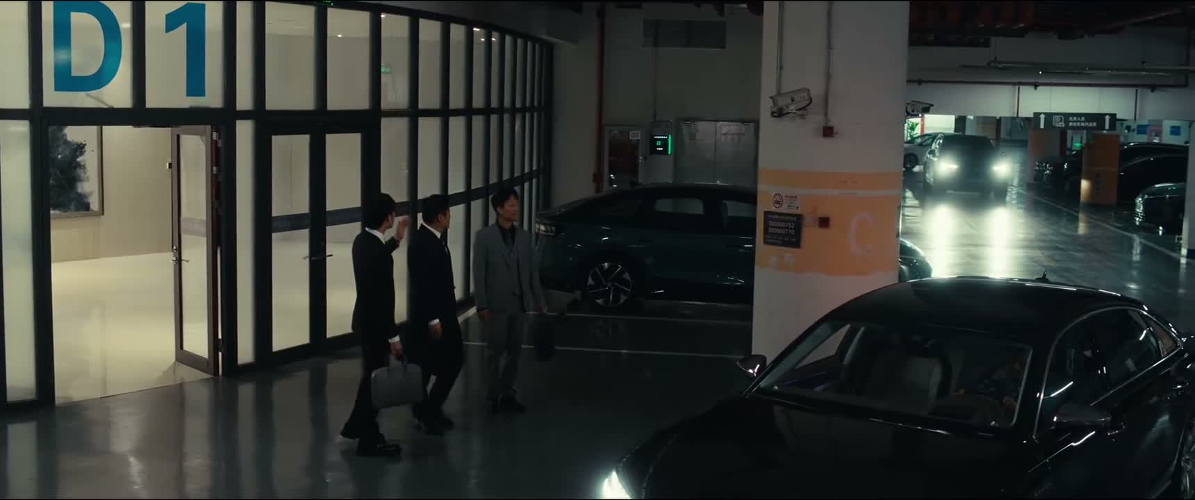 我跟贝律师说几句话 一会儿去找你们 你们先去吧