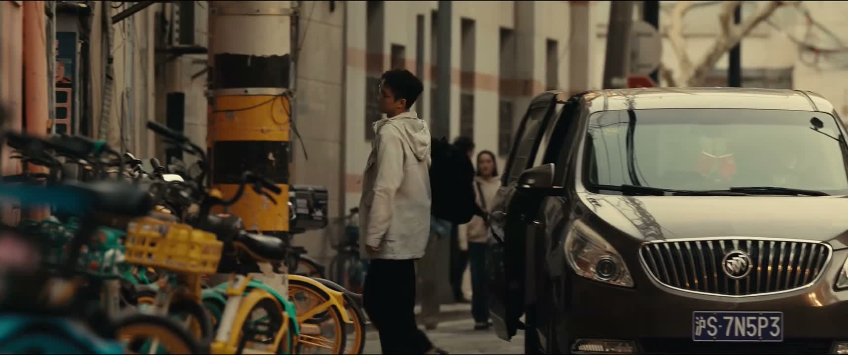 我们三个人现在王海落单了