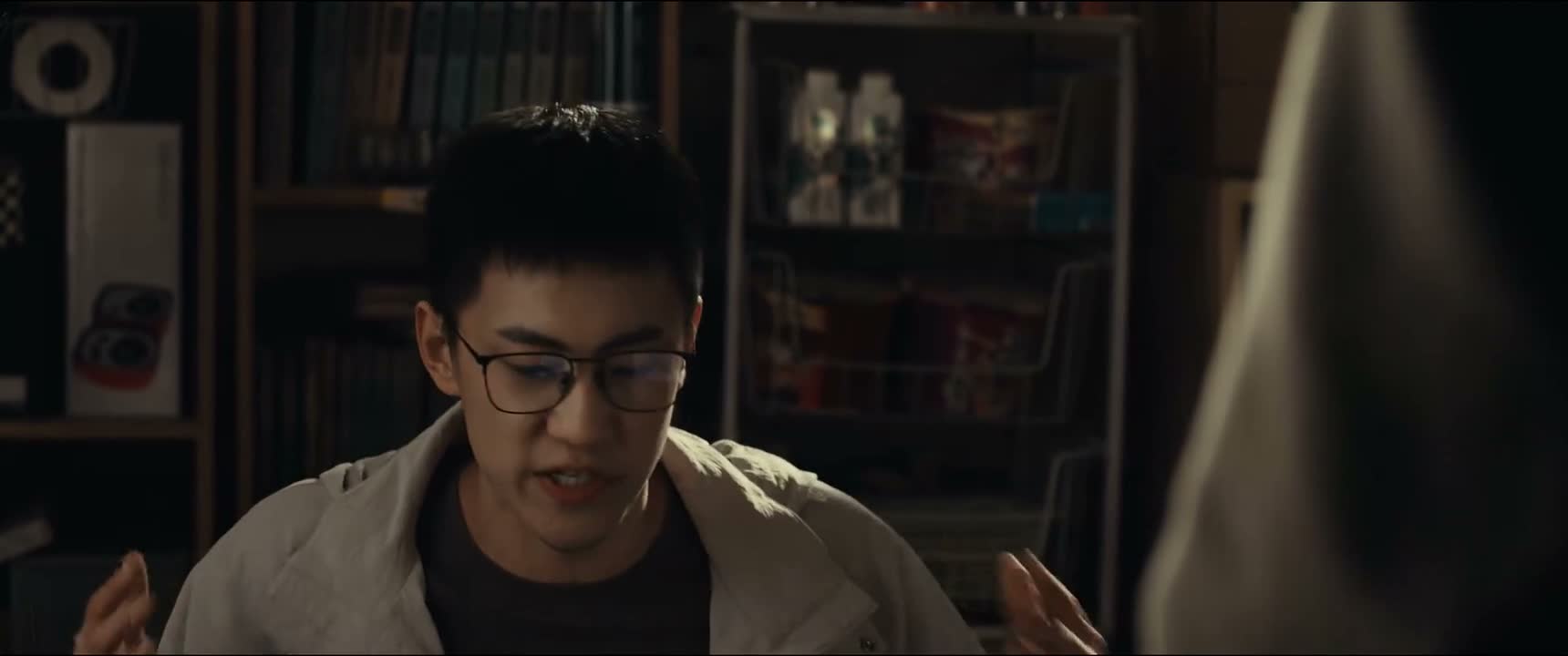 我们之间一直隔着一个何韩