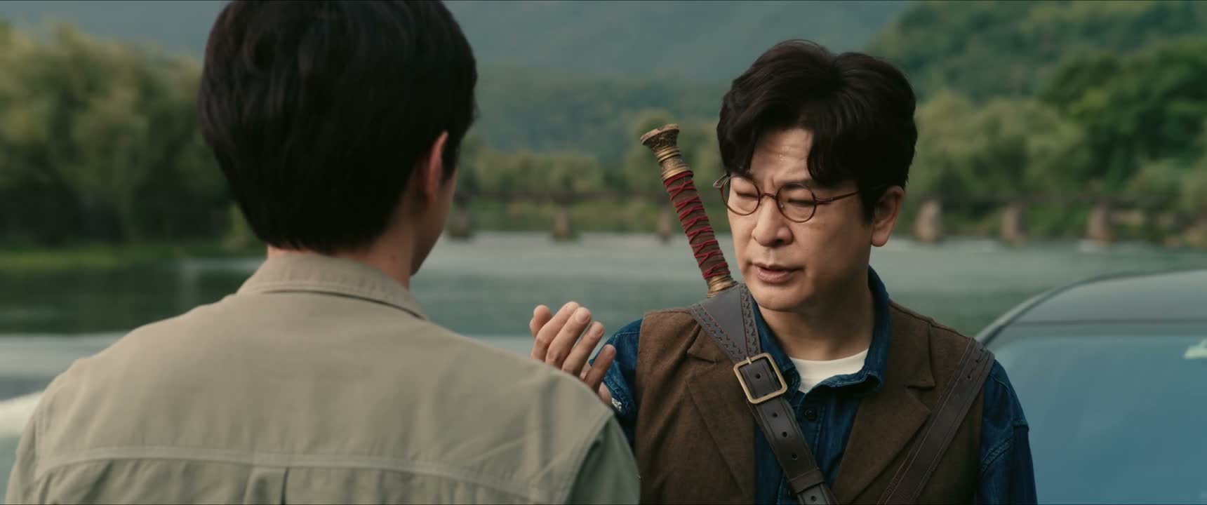 阴魂不散嘛 这不是