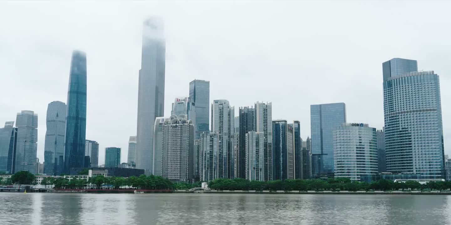 你给我买这么多衣服干嘛呀