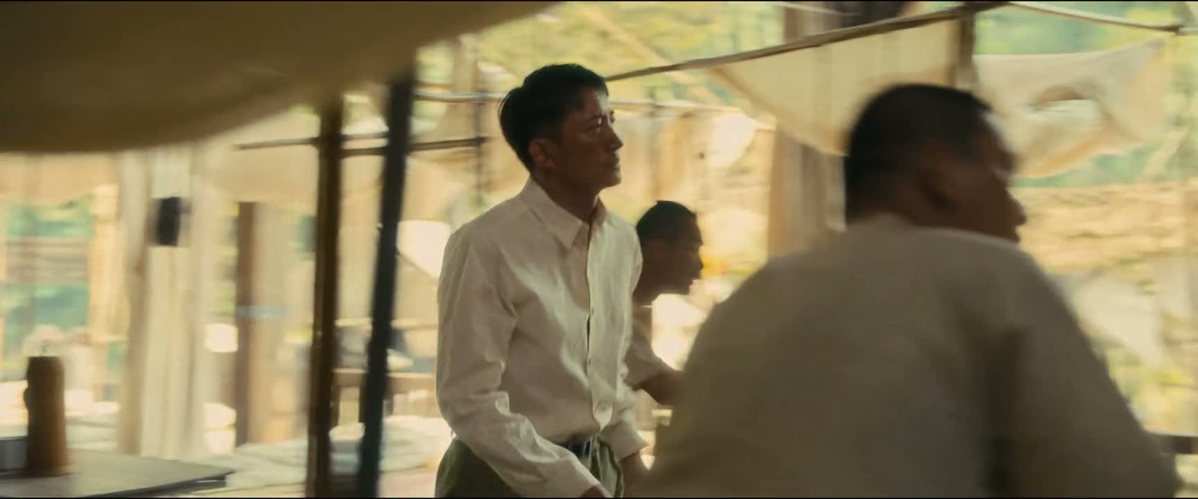 你把药给我 快点 我管你们营不营长