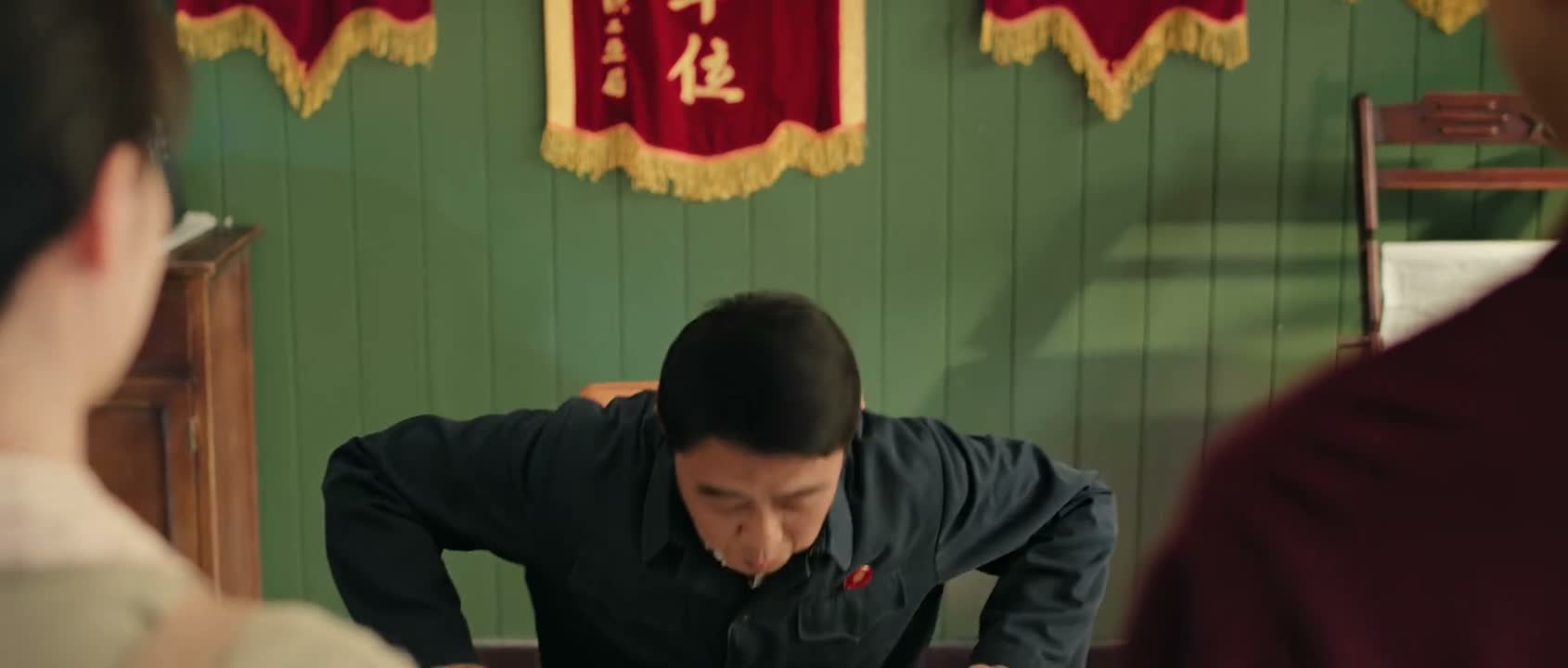 说明啊 她有功不自傲