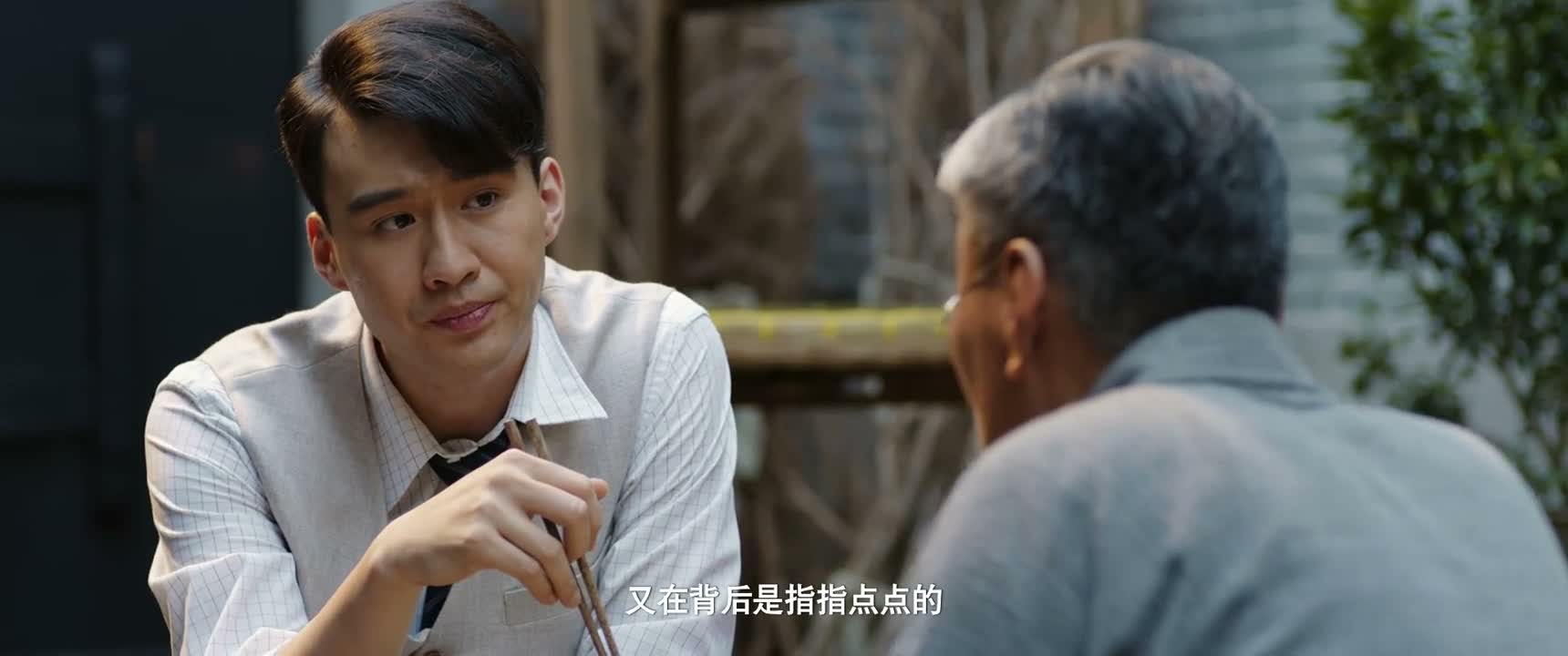 又在背後是指指点点的