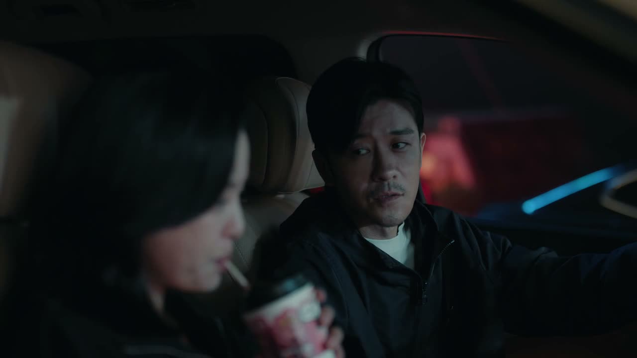 做一些自我安抚的行为