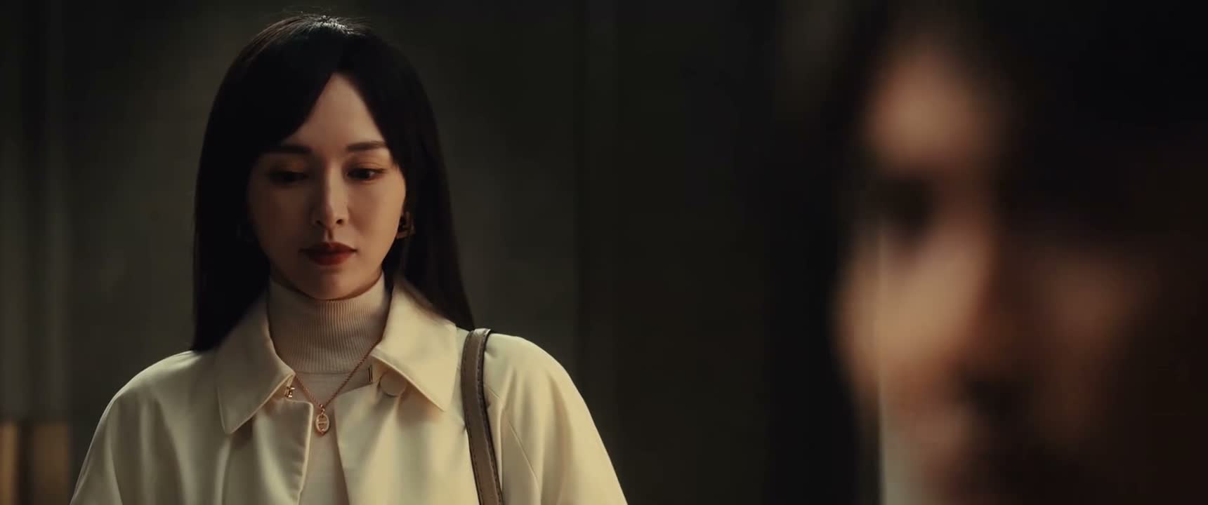 从来不跟我聊什么《百年孤独》 《老人与海》