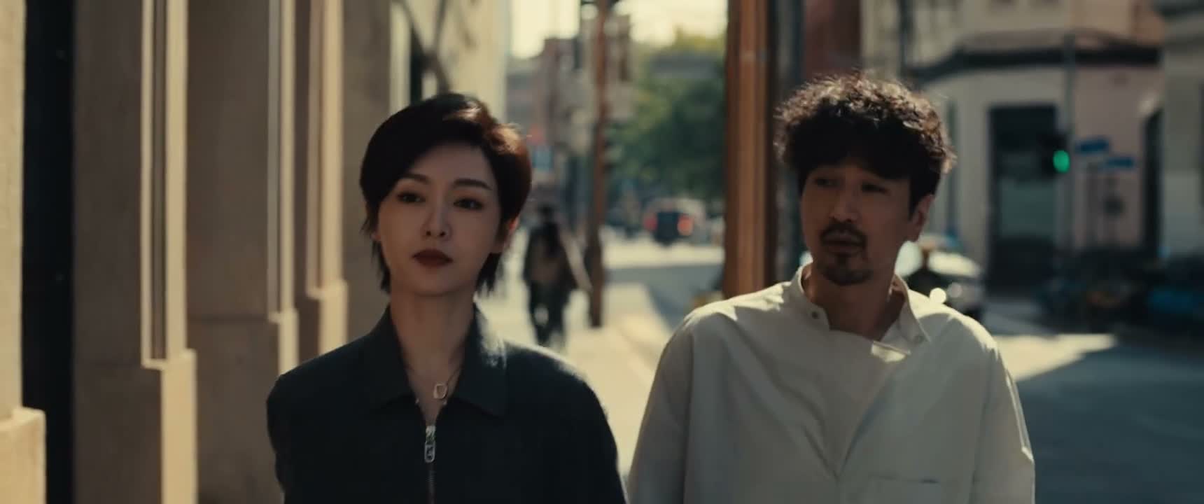 那你去哪儿 我陪你啊 我说了不用你帮忙