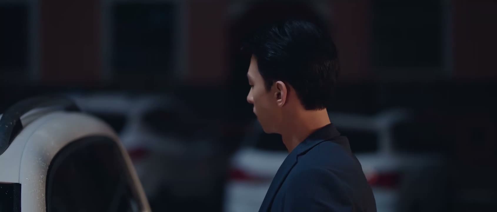 不死不活地吊着我