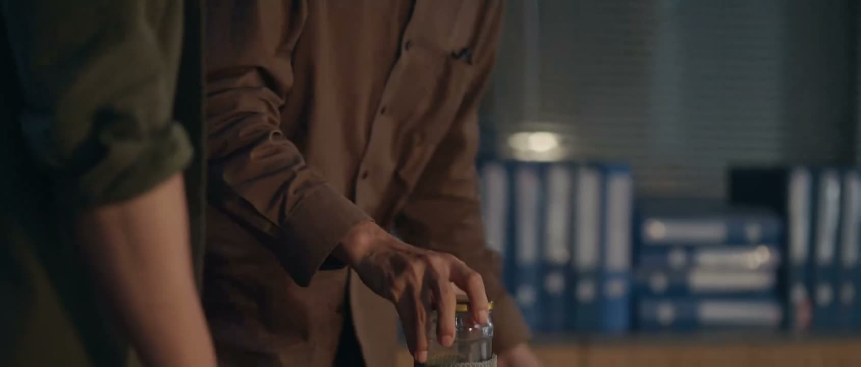 当年抢劫案的目击证人中