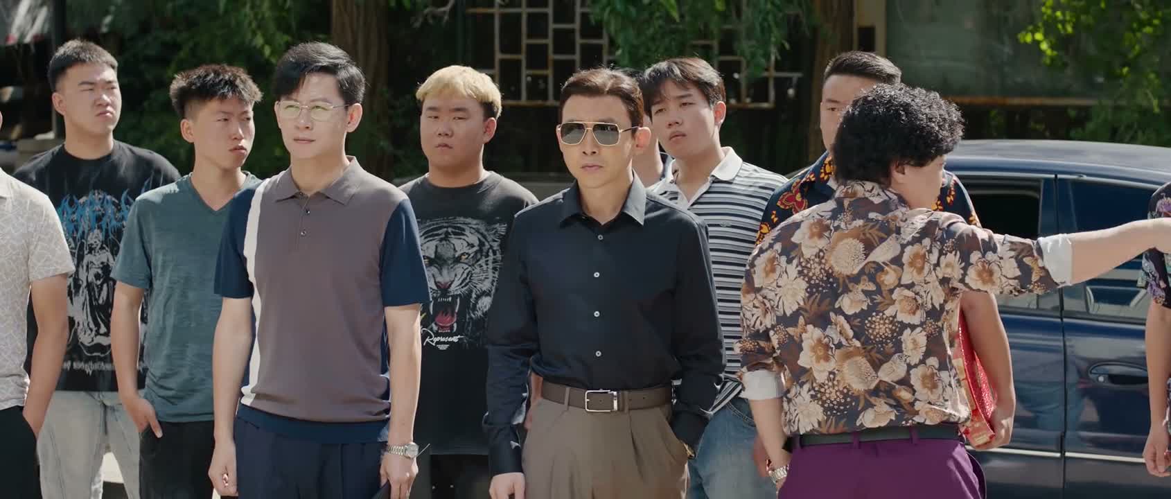你们几个把门口看好了