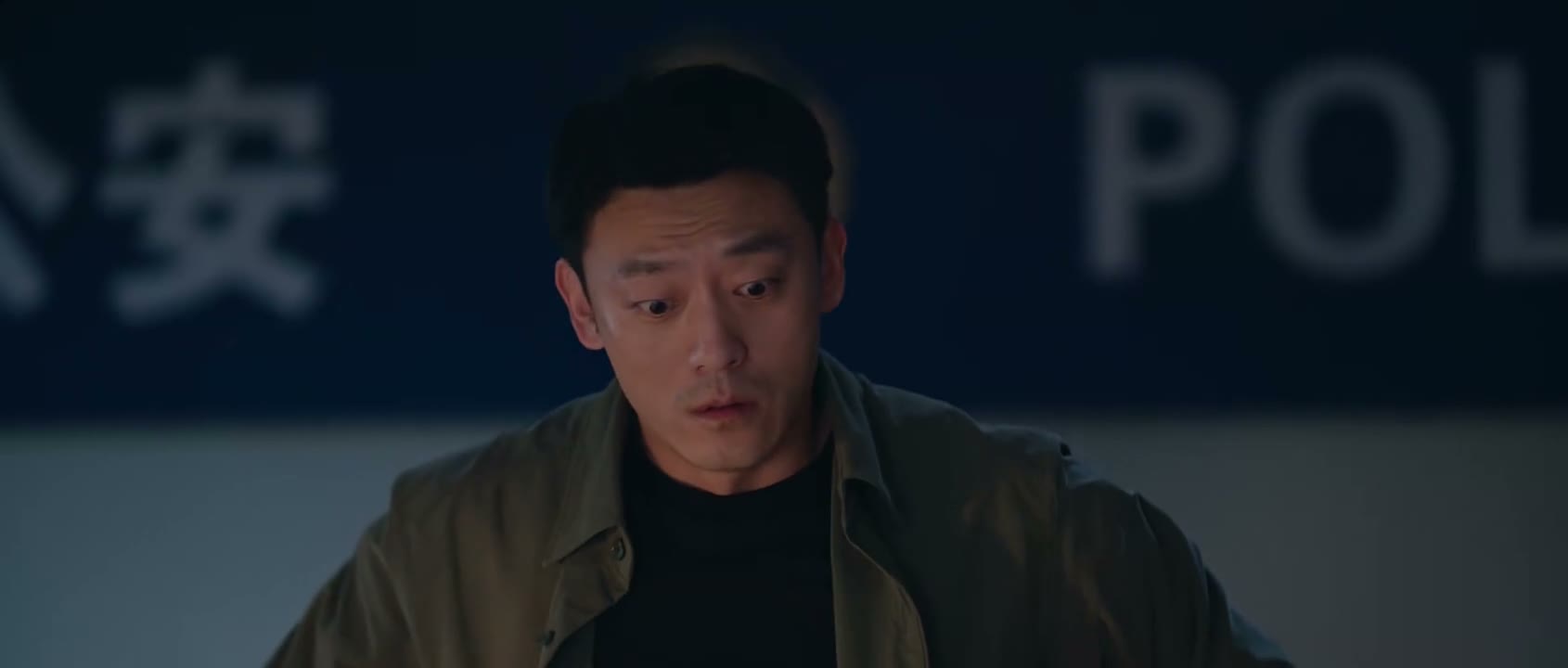 她记得劫匪可能是四个人